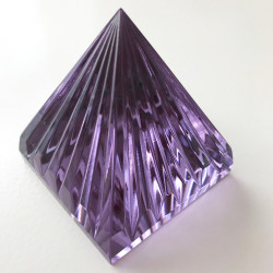 Pyramide violette